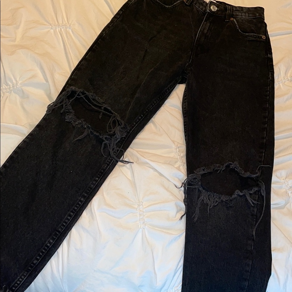 Zara - women’s size 2 - Black Distressed Jeans